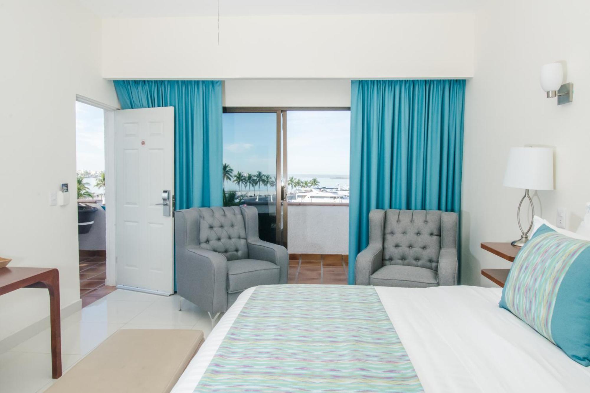 The Westmarine Waterfront 4*