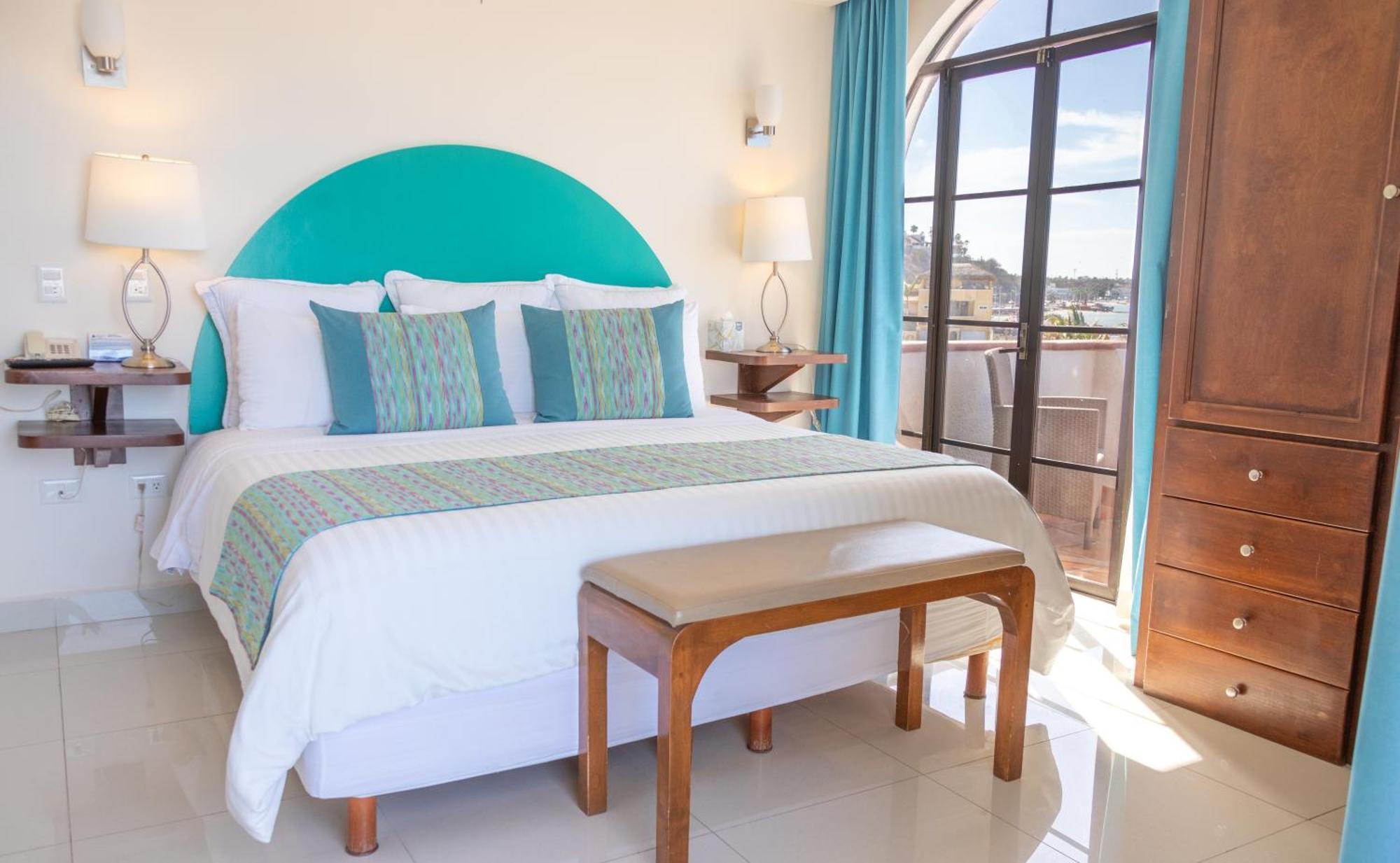 The Westmarine Waterfront 4*